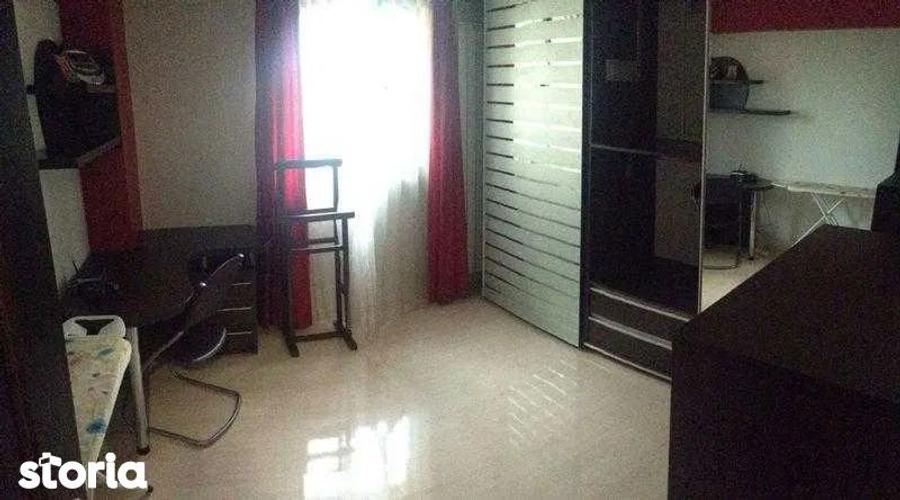 Apartament cu 3 camere decomandat, mobilat în Nerva Traian