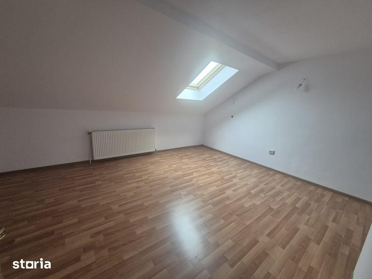 Casă cu 6 camere cu Teren 1000 Mp în Șcheia