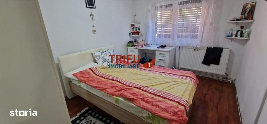 Apartament cu 3 camere decomandat în Cetate