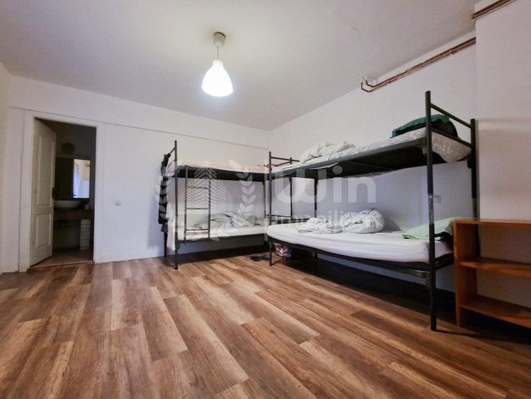 Apartament cu 5 camere decomandat, mobilat în Central