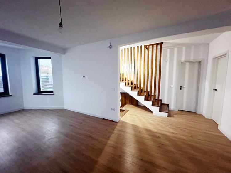 Casă cu 4 camere cu Teren 500 Mp în Central