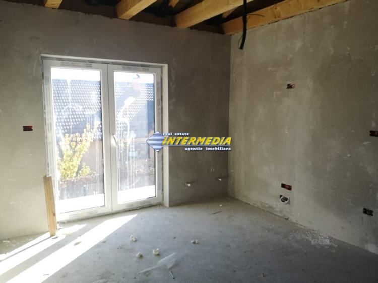 Casă individuală cu 4 camere cu Teren 335 Mp în Cetate