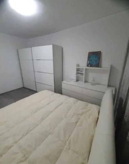 Apartament cu 2 camere decomandat în Victoriei