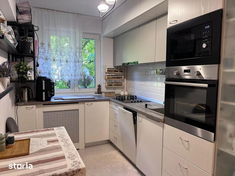 Apartament cu 3 camere semidecomandat în Titan