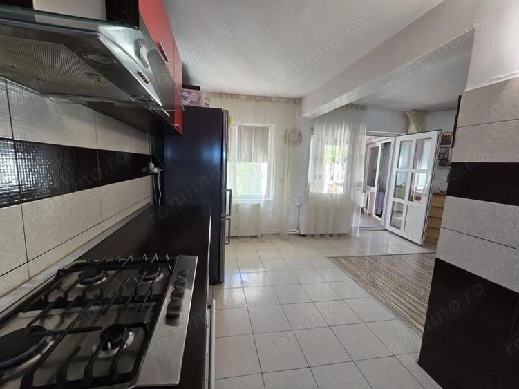 Casă cu 6 camere cu Teren 293 Mp în Năvodari