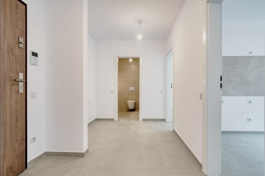 Apartament cu 2 camere decomandat în Tractorul