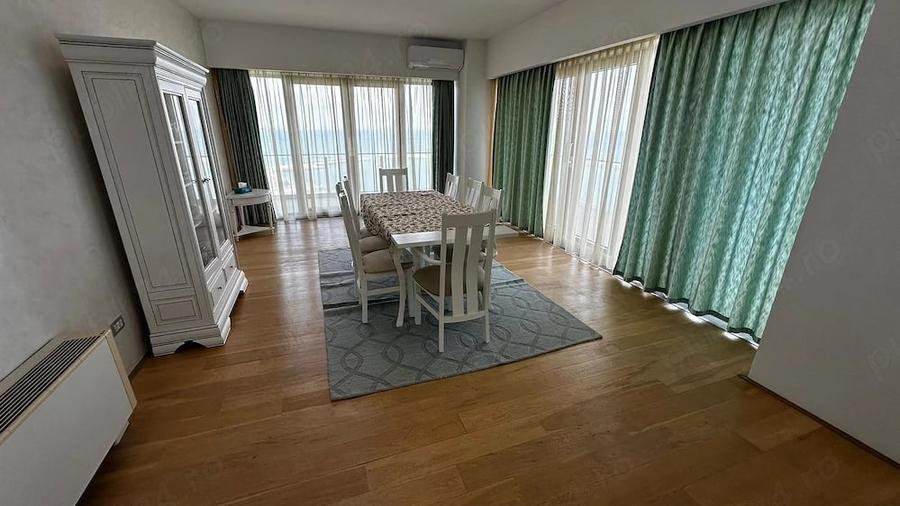 Apartament cu 4 camere decomandat în Faleza Nord
