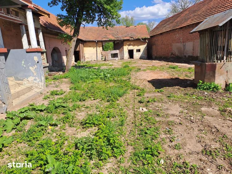 Casă cu 4 camere cu Teren 2000 Mp în Recea