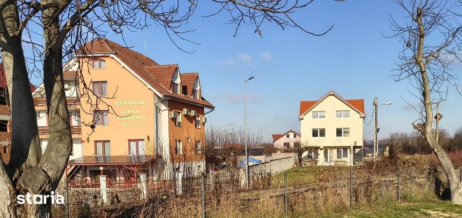 Casă cu 10 camere cu Teren 300 Mp în Sânmartin