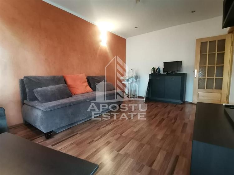 Apartament cu 3 camere decomandat, mobilat în Complex Studențesc