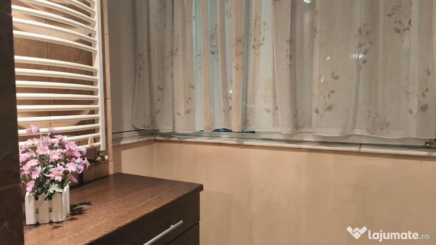 Apartament cu 3 camere decomandat în 22 Decembrie