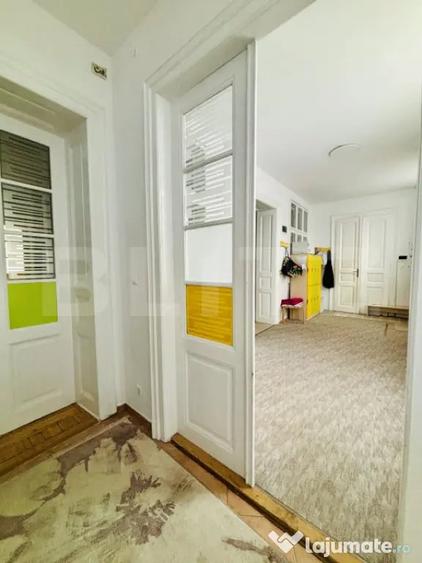 Casă cu 10 camere cu Teren 411 Mp în Lunei