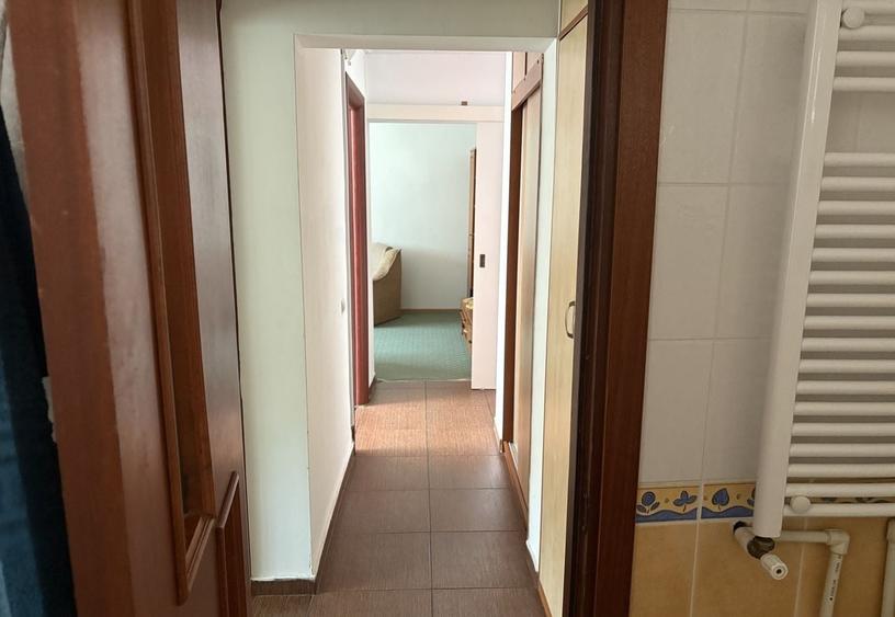 Apartament cu 3 camere decomandat, mobilat în Valea Ialomiței