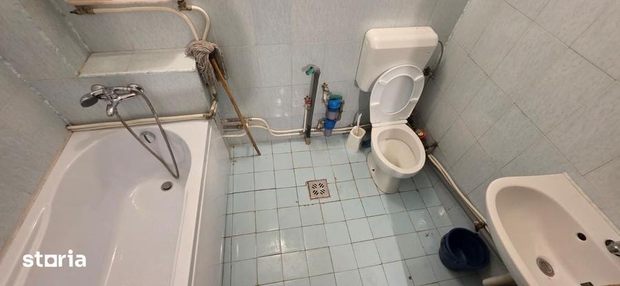 Apartament cu 3 camere decomandat în Energiei