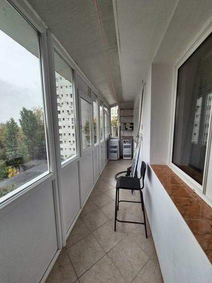 Apartament cu 4 camere semidecomandat, mobilat în Pantelimon