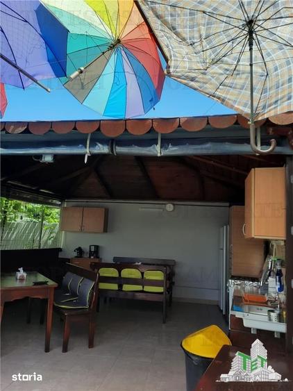 Casă cu 10 camere cu Teren 382 Mp în Sud