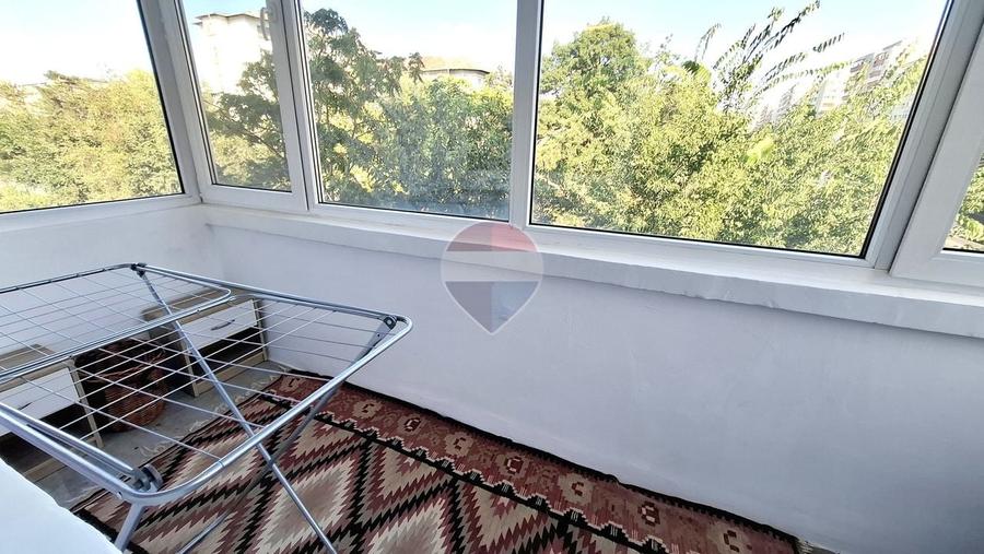 Apartament cu 3 camere semidecomandat, mobilat în Ștefan cel Mare