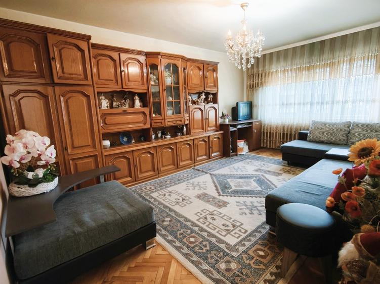 Apartament cu 3 camere decomandat în Ultracentral