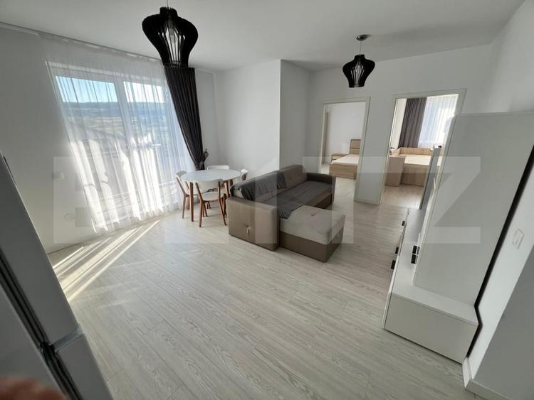 Apartament cu 3 camere semidecomandat, mobilat în Chinteni