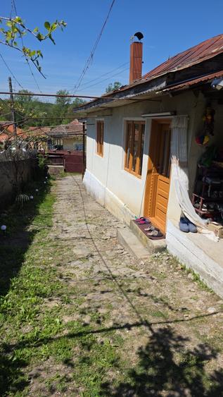 Casă cu 3 camere în Godinești