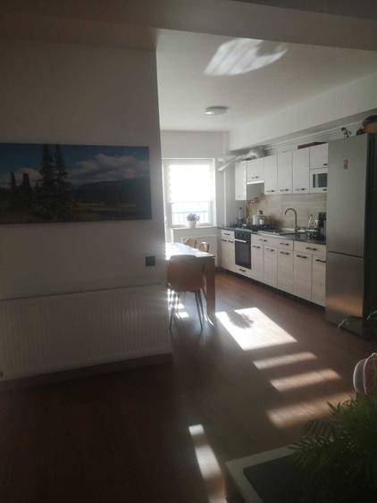 Apartament cu 3 camere semidecomandat în Florești