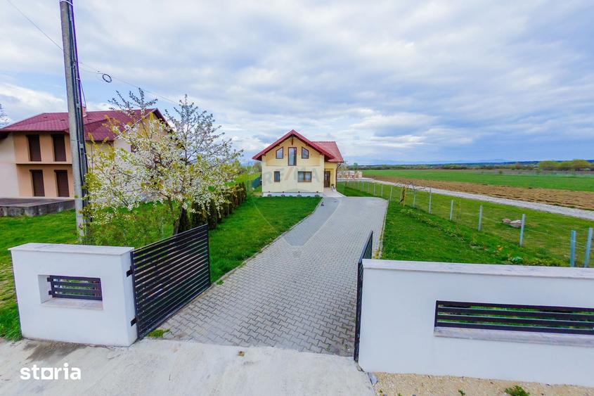 Casă cu 4 camere cu Teren 2900 Mp în Ardusat