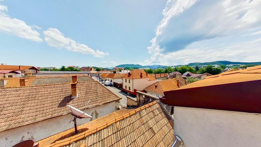 Casă individuală cu 10 camere cu Canalizare în Blumăna