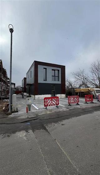 Casă individuală cu 3 camere cu Canalizare în Central