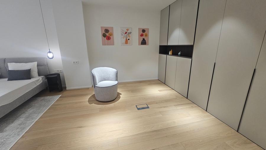 Apartament cu 4 camere decomandat în P-ța Victoriei
