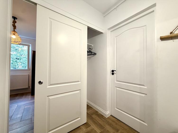 Apartament cu 2 camere semidecomandat, mobilat în Take Ionescu