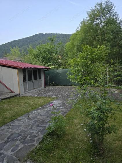 Casă cu 3 camere cu Teren 400 Mp în Sinaia