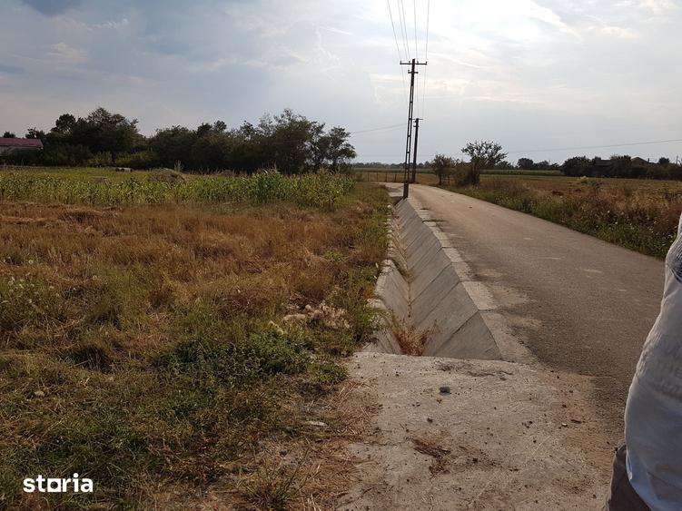 Teren de 8240 mp, în Galicea
