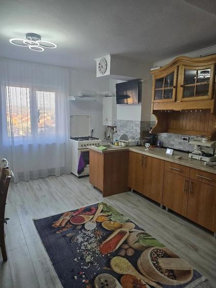 inchiriez apartament 3 camere - 4