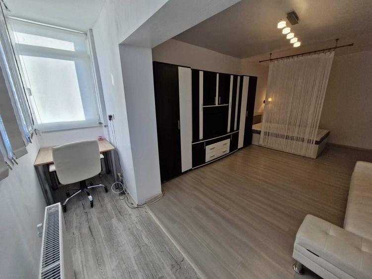 Garsonieră decomandată în Păcii