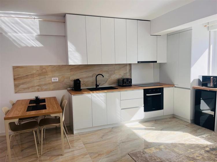 Apartament cu 2 camere semidecomandat, mobilat în Calea București
