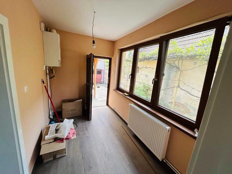 Casă cu 3 camere în Central