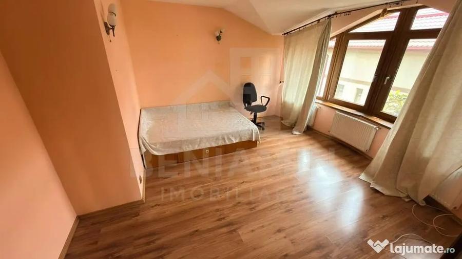 Casă cu 7 camere cu Teren 464 Mp în Cârcea