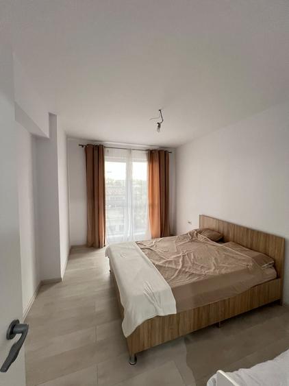 Apartament cu 3 camere semidecomandat în Baicului
