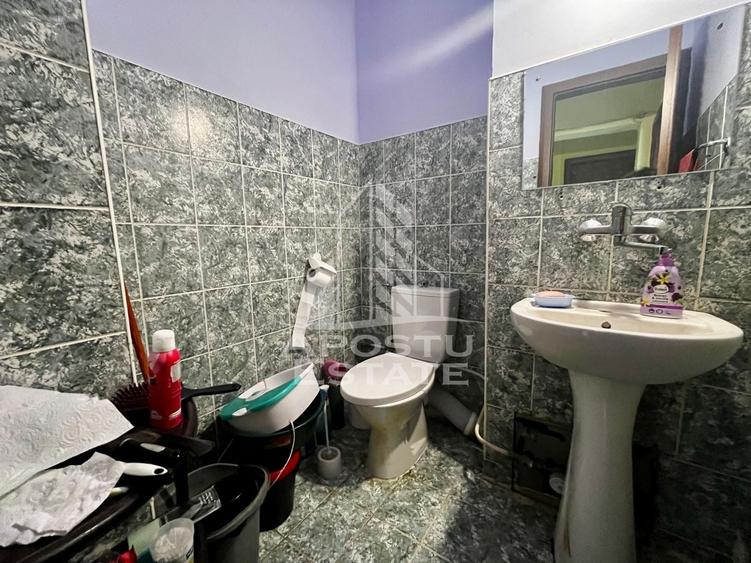 Apartament cu 3 camere decomandat, mobilat în Aradului