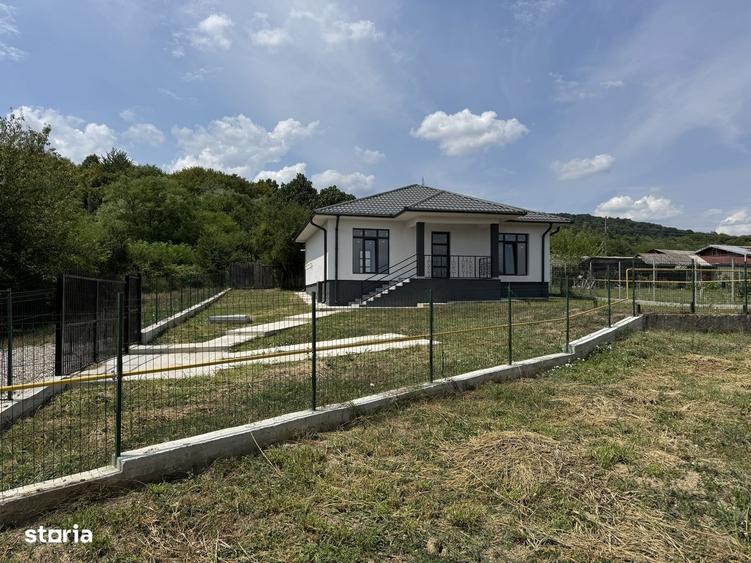 Casă cu 3 camere în Mihăești