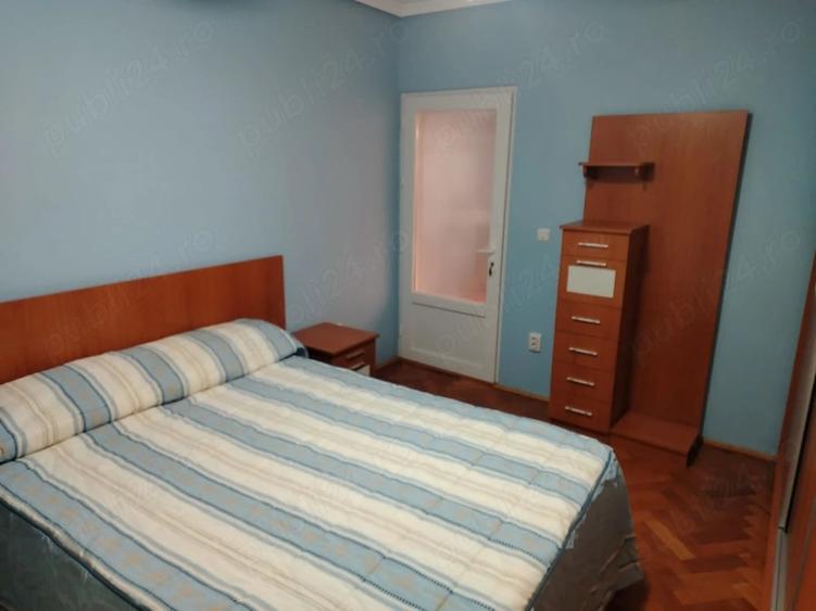 Apartament cu 3 camere semidecomandat în Central