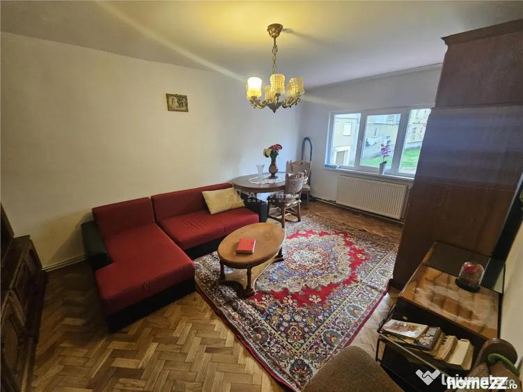 Apartament cu 3 camere decomandat, mobilat în Micro IV