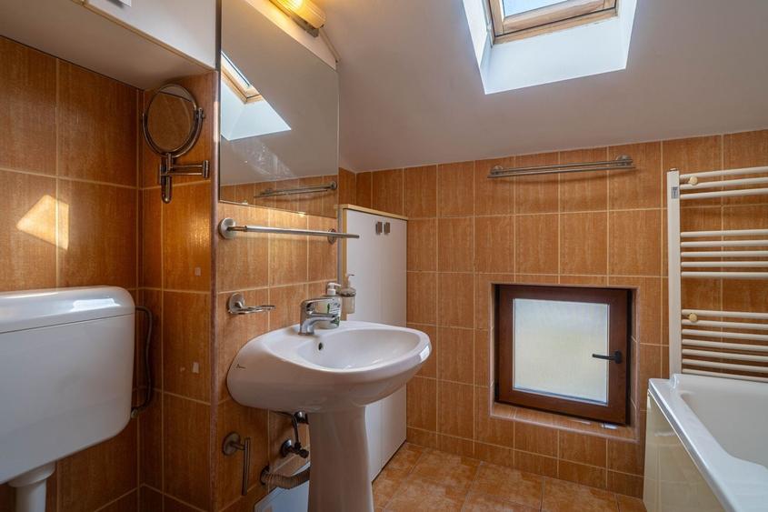 Apartament cu 2 camere semidecomandat, mobilat în Micălaca