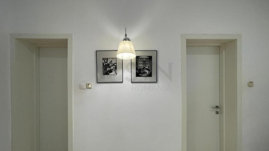 Apartament cu 5 camere semidecomandat, mobilat în Capitale