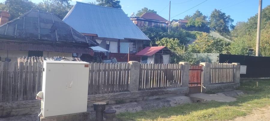 Casă cu 2 camere cu Teren 1734 Mp în Central