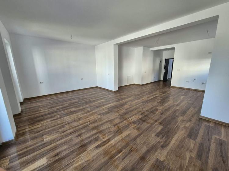 Garsonieră decomandată în Noua