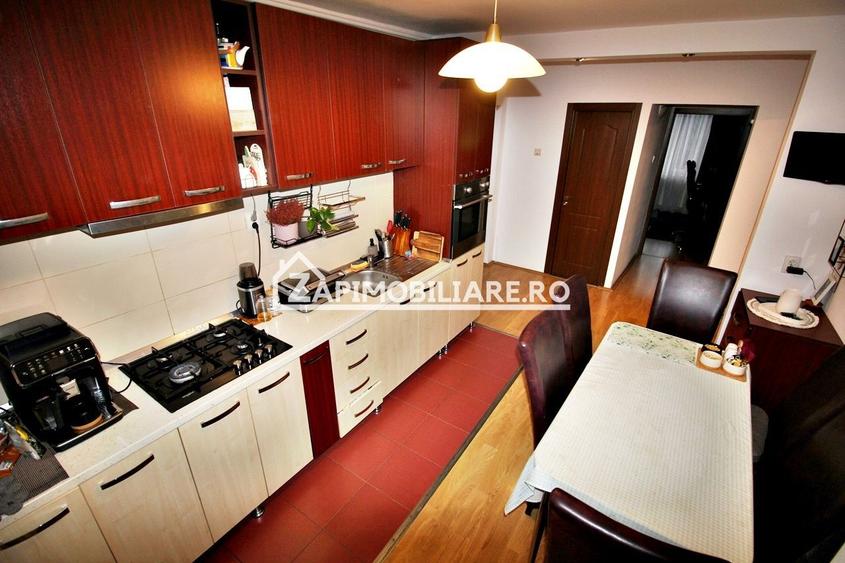 Apartament cu 3 camere decomandat, mobilat în Tudor