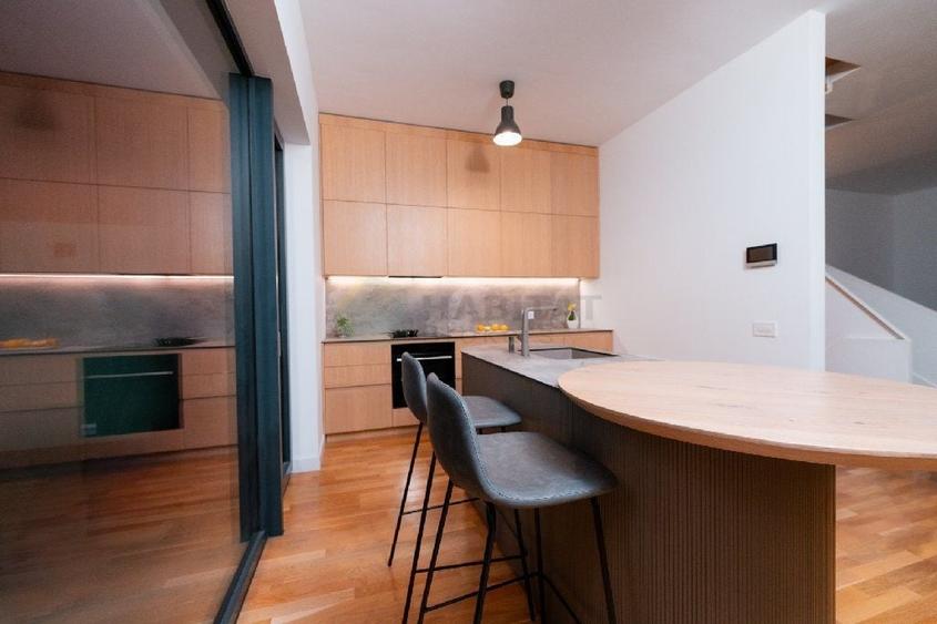 Duplex cu 6 camere cu Canalizare în Central