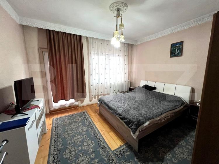 Duplex cu 9 camere cu Canalizare în Cetate