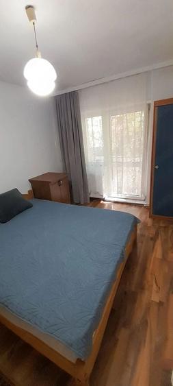 Apartament cu 3 camere decomandat, mobilat în Soarelui